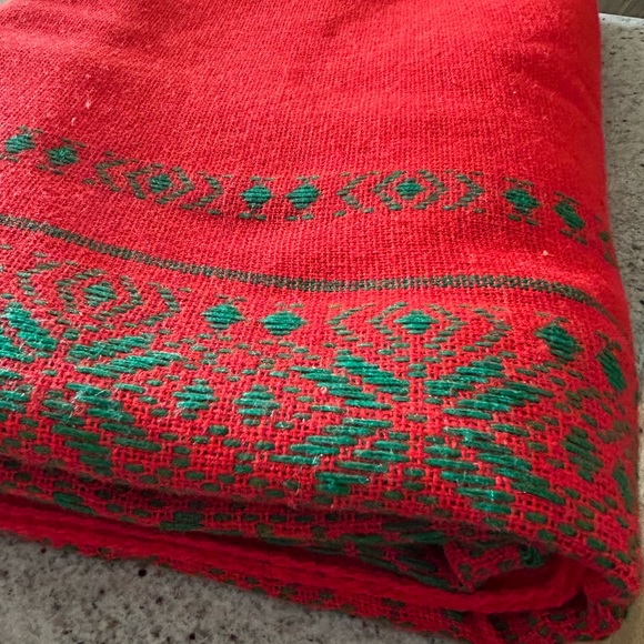 Vintage Embroidered Rectangular Tablecloth 81.5x60 Red Green Christmas Holidays - Picture 13 of 14